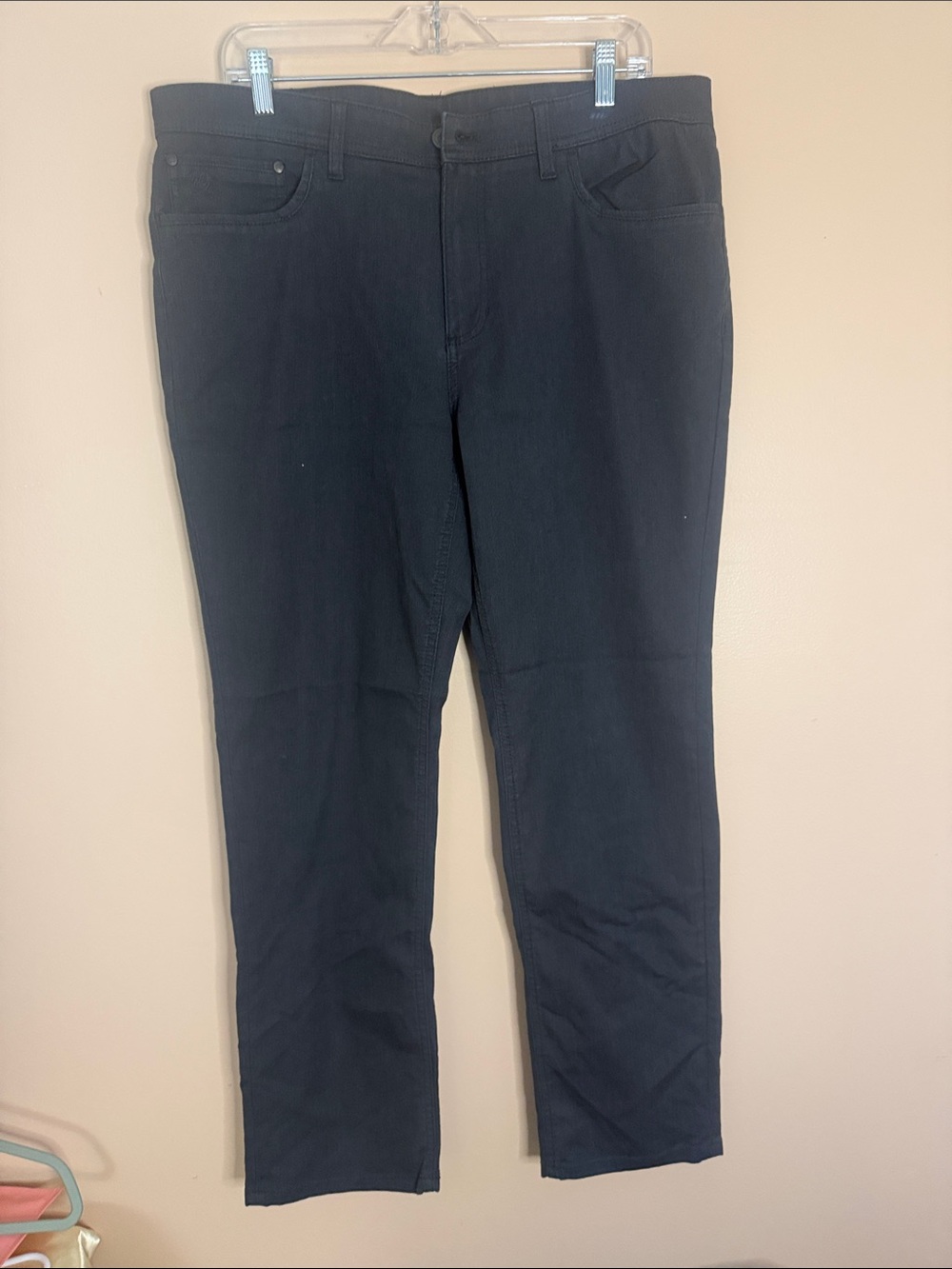 English Laundry Men's Relaxed Jeans in Black